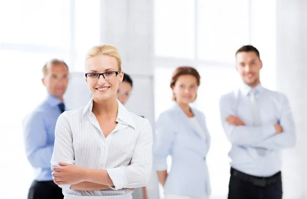 Zakenvrouw in office — Stockfoto