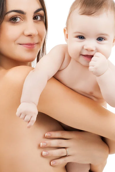 Mãe feliz com bebê adorável — Fotografia de Stock