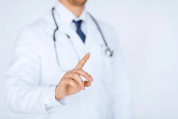 Doctor working with virtual screen — Stock Photo, Image