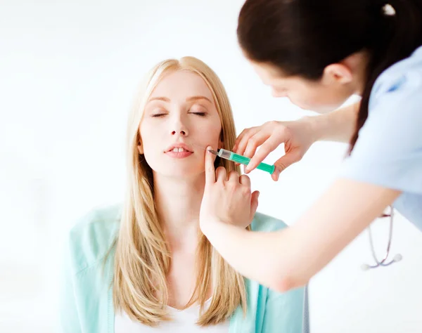 Beautician with patient doing botox injection — Stock Photo, Image