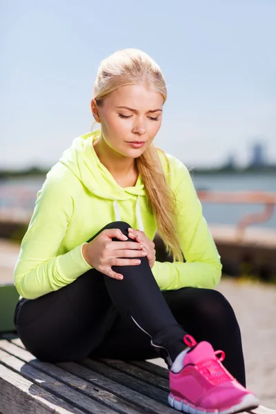 Žena, která dělá sport venku — Stock fotografie