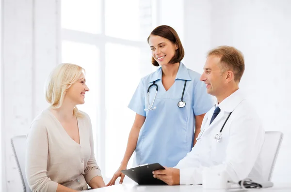 Doctor and nurse with patient in hospital — Stock Photo, Image