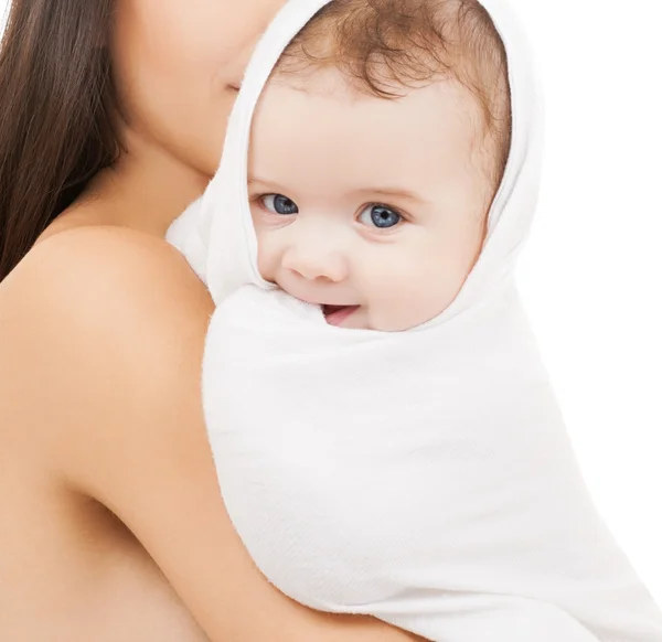 Glückliche Mutter mit entzückendem Baby — Stockfoto