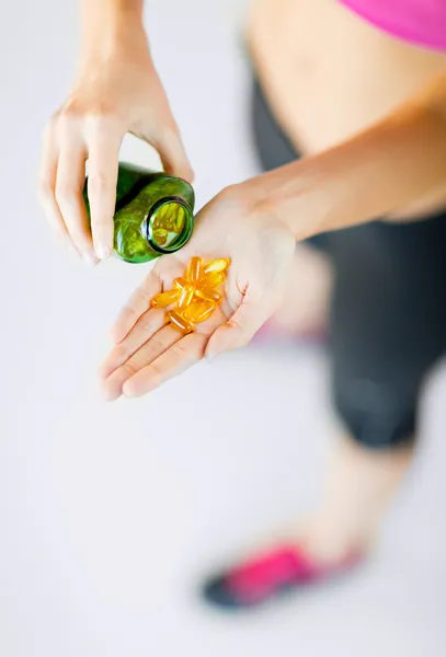 Woman hand with capsules — Stock Photo, Image