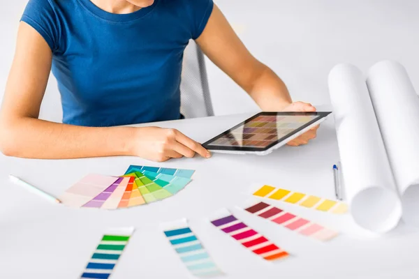 Woman working with color samples for selection — Stock Photo, Image