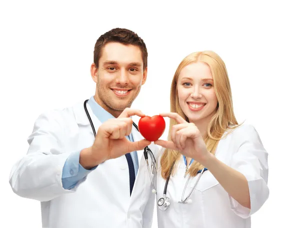 Lékaři kardiologové srdcem — Stock fotografie