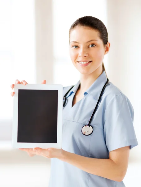 Kobieta lekarz z komputera typu tablet — Zdjęcie stockowe