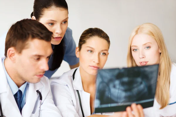 Group of doctors looking at x-ray — Stock Photo, Image