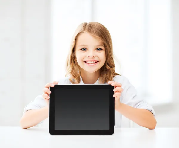 Ragazza con tablet pc a scuola — Foto Stock