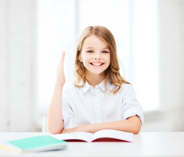 Studente ragazza studiare a scuola — Foto Stock