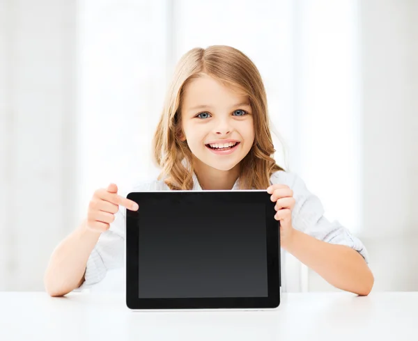 Ragazza con tablet pc a scuola — Foto Stock