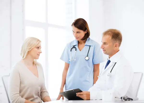 Doctor and nurse with patient in hospital — Stock Photo, Image