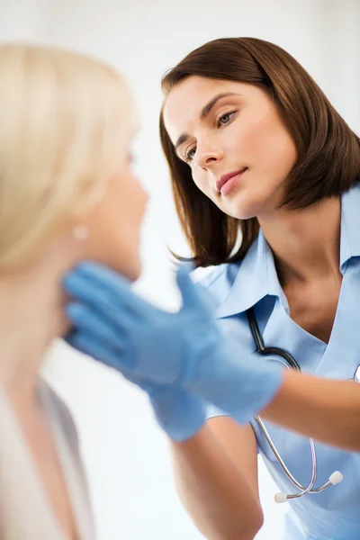 Plastic surgeon or doctor with patient — Stock Photo, Image