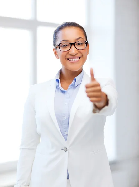 Afrikanska affärskvinna i office — Stockfoto