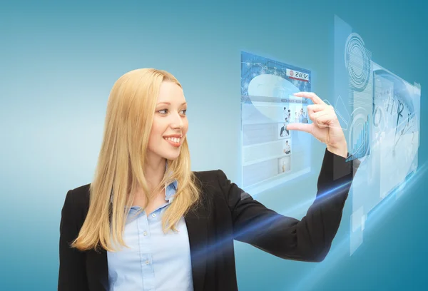 Woman with virtual screen and news — Stock Photo, Image