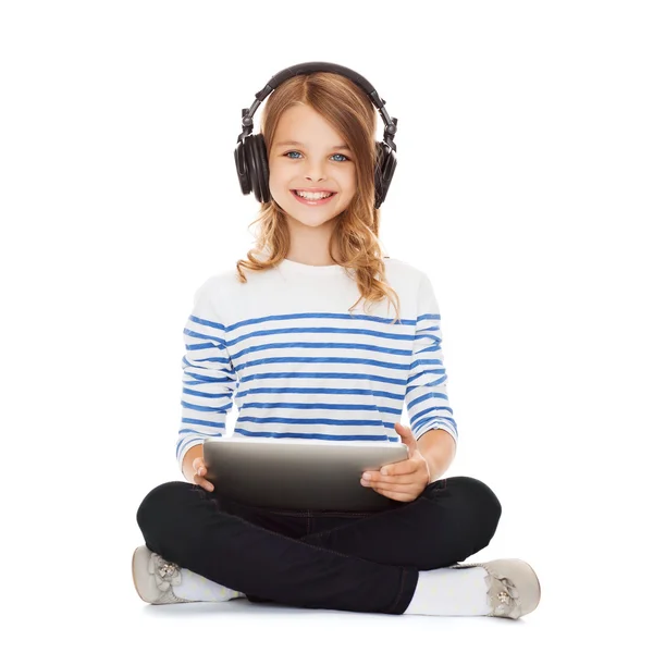 Niño con auriculares y tablet pc —  Fotos de Stock