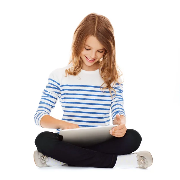 Menina estudante com tablet pc — Fotografia de Stock