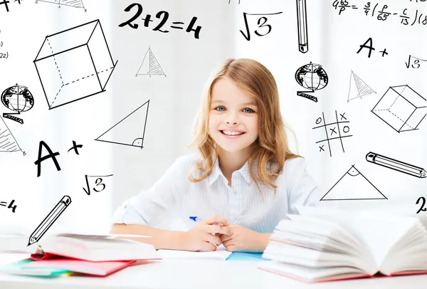 Studente ragazza studiare a scuola — Foto Stock