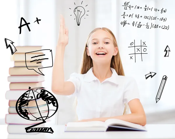 Estudante menina estudando na escola — Fotografia de Stock