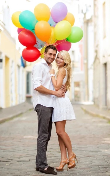 Para z kolorowych balonów — Zdjęcie stockowe