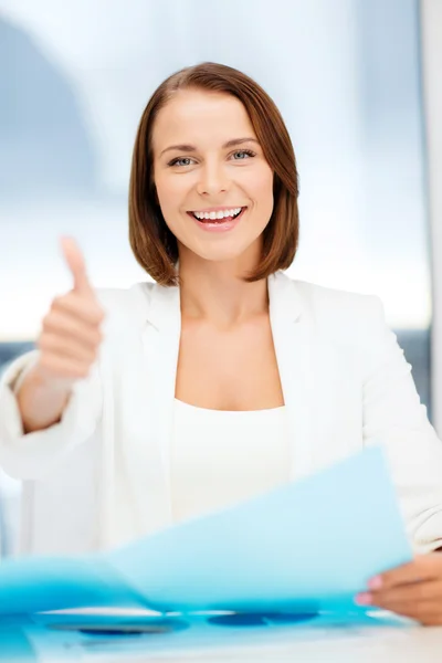 Businesswoman showing thumbs up — Stock Photo, Image