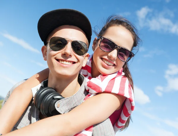 Teenagers having fun outside — Stock Photo, Image