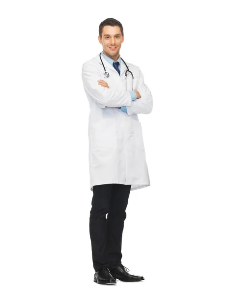 Médico varón joven con estetoscopio —  Fotos de Stock
