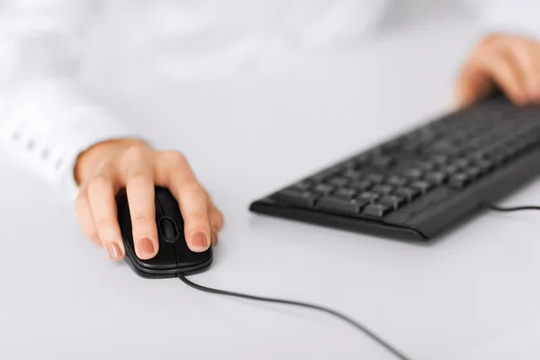 Woman hands with keyboard and mouse — Stock Photo, Image