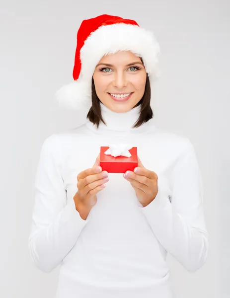 Smiling woman in santa hat with small gift box — Stock Photo, Image