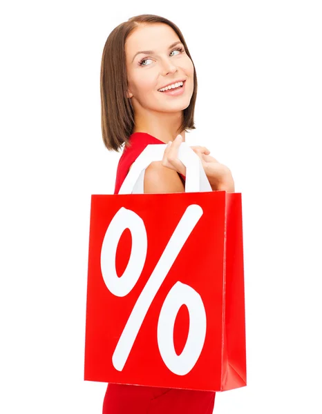 Žena v červených šatech s nákupními taškami — Stock fotografie
