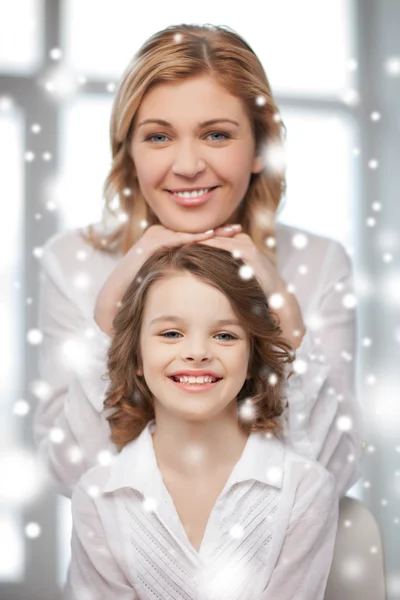 Mãe e filha felizes — Fotografia de Stock