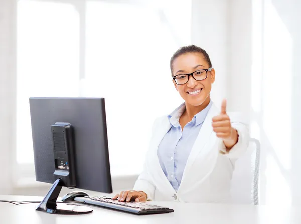 African businesswoman with computer in office — Stock Photo, Image