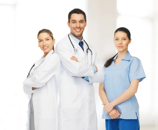 Equipe jovem ou grupo de médicos — Fotografia de Stock