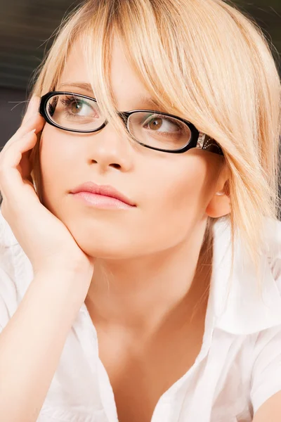 Frau mit Brille — Stockfoto