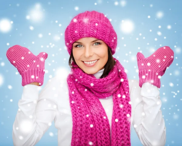 Donna in cappello, marmitta e guanti — Foto Stock