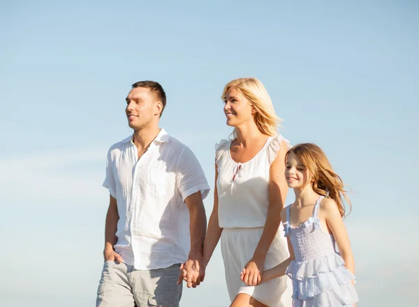 Aan de kust en gelukkige familie — Stockfoto