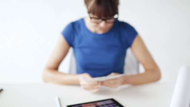 Woman working with color samples for selection — Stock Video