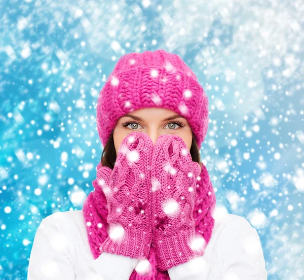 Surprised woman in hat, muffler and mittens — Stock Photo, Image