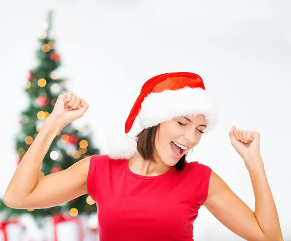 Mujer sonriente en sombrero de ayudante de santa —  Fotos de Stock