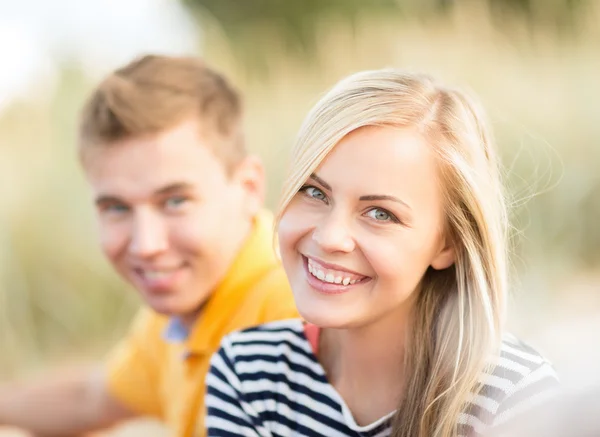 Couple at sea side — Stock Photo, Image