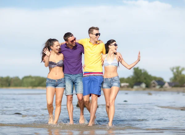 Group of friends having fun on the beach — Stock Photo, Image