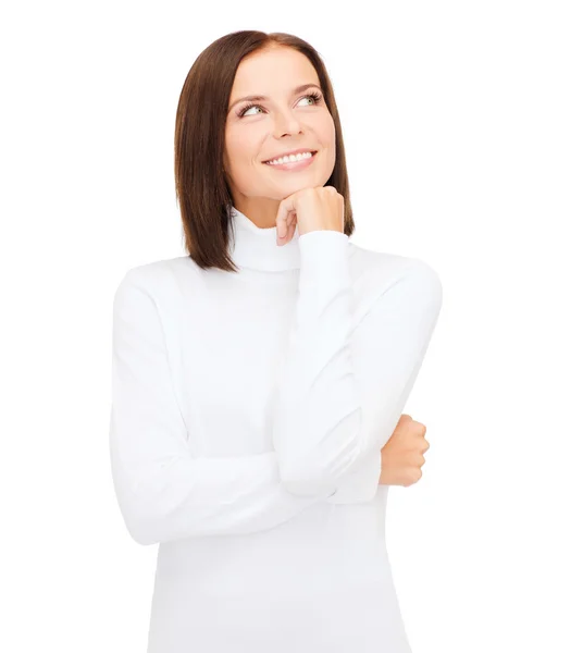 Denken en lachende vrouw in witte trui — Stockfoto