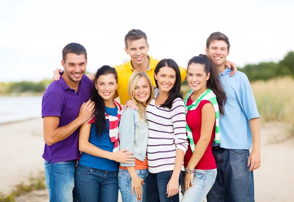 Group of friends having fun on the beach — Stock Photo, Image