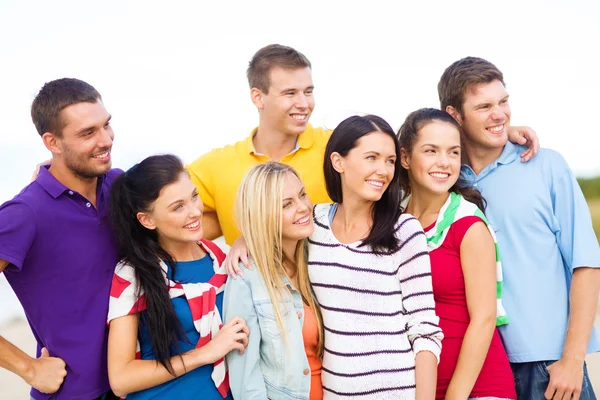 Group of friends having fun on the beach — Stock Photo, Image