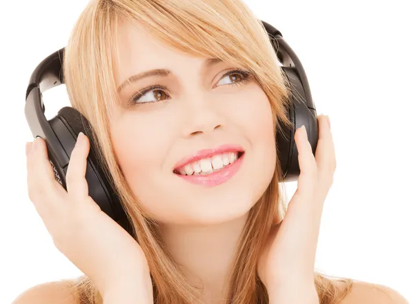 Chica feliz con auriculares — Foto de Stock