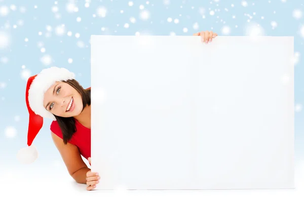 Mujer en sombrero ayudante de santa con pizarra blanca en blanco — Foto de Stock