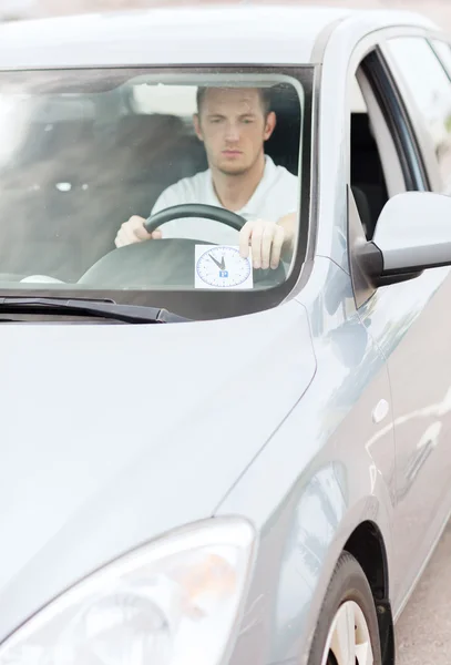 Man placing parking clock on car dashboard — Stock Photo, Image