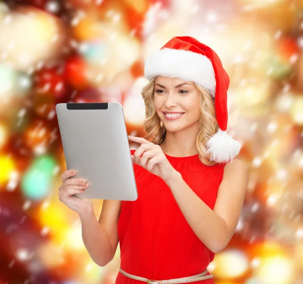 通过使用 tablet pc 的圣诞老人 helper 帽子的女人 — 图库照片