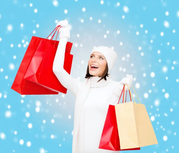 Foto de mujer feliz con bolsas de compras — Foto de Stock