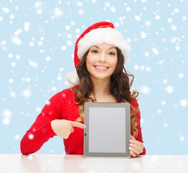 Mulher em santa chapéu auxiliar com tablet pc — Fotografia de Stock